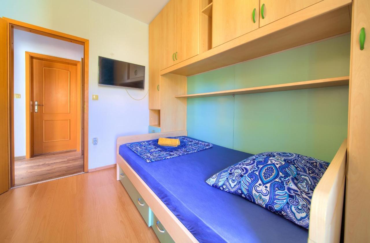 Apartment Lidija Крк Экстерьер фото