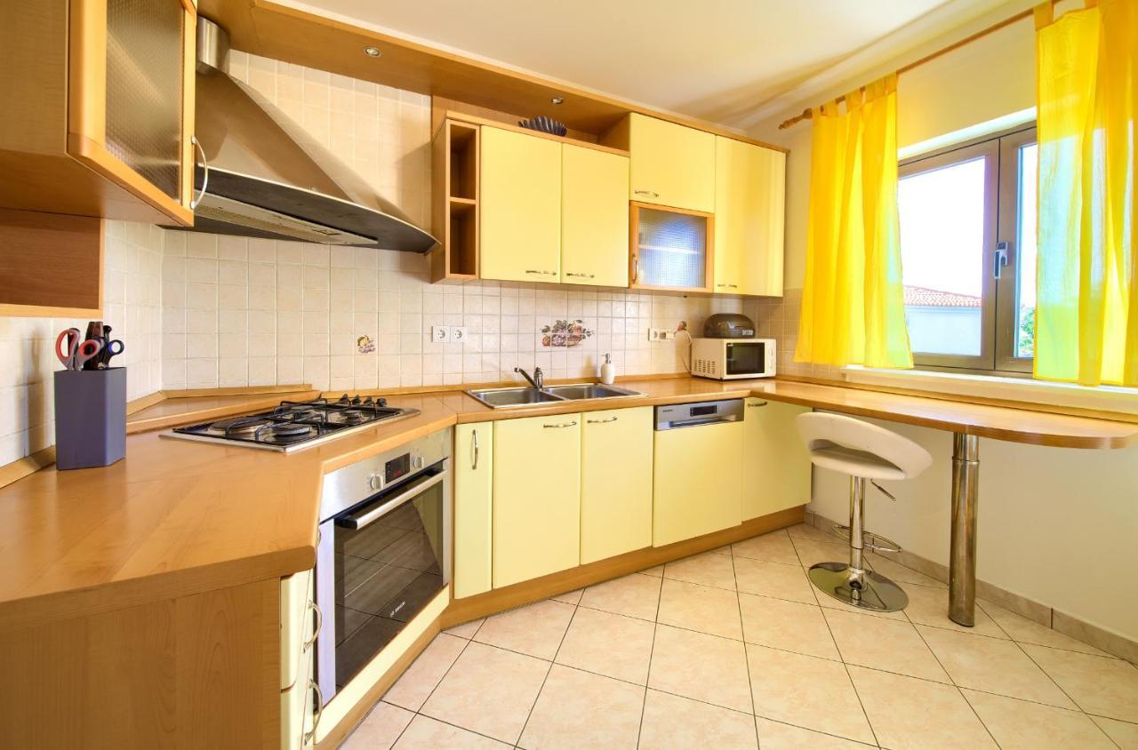 Apartment Lidija Крк Экстерьер фото