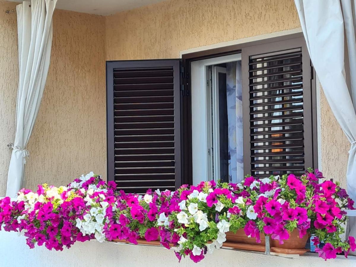 Apartment Lidija Крк Экстерьер фото